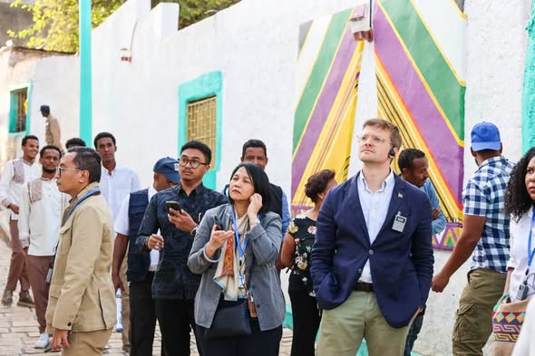 በጉብኝቱ መርሀ ግብሩ ከ40 በላይ የውጭ ሀገራት አምባሳደሮች እና አለምአቀፍ ተቋማት ተወካዮች ተገኝተዋል።